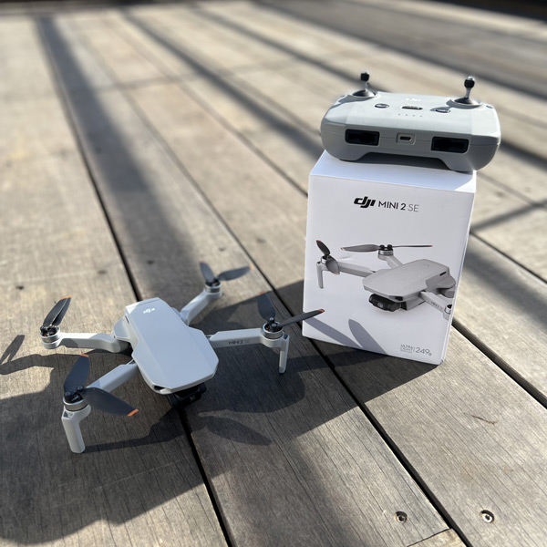 DJI Mini 2 SE : drone et radiocommande