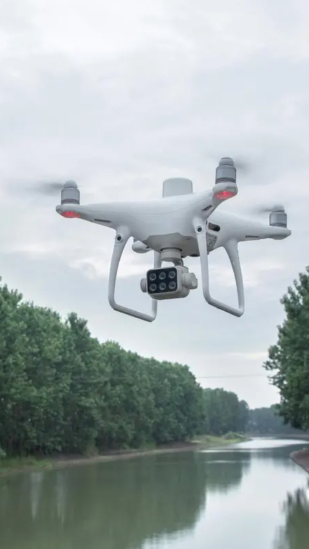 Drone DJI Phantom 4 Multispectral : pour l'environnement et les forêts