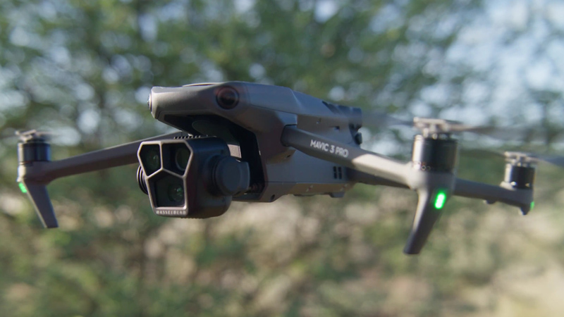 La triple caméra du drone DJI Mavic 3 Pro