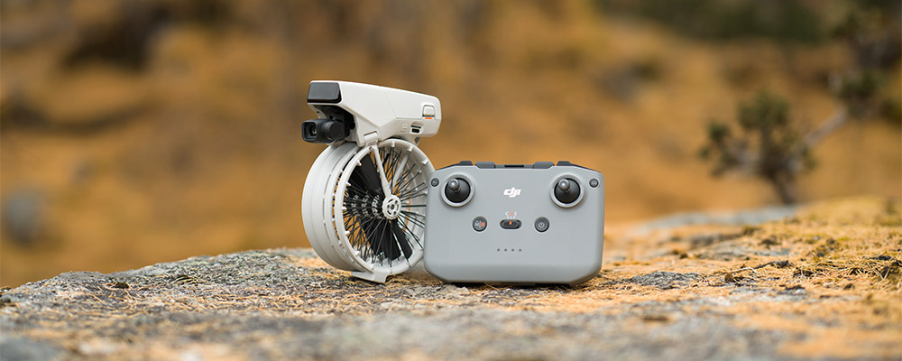 DJI Flip accompagné de sa radiocommande DJI RC-N3
