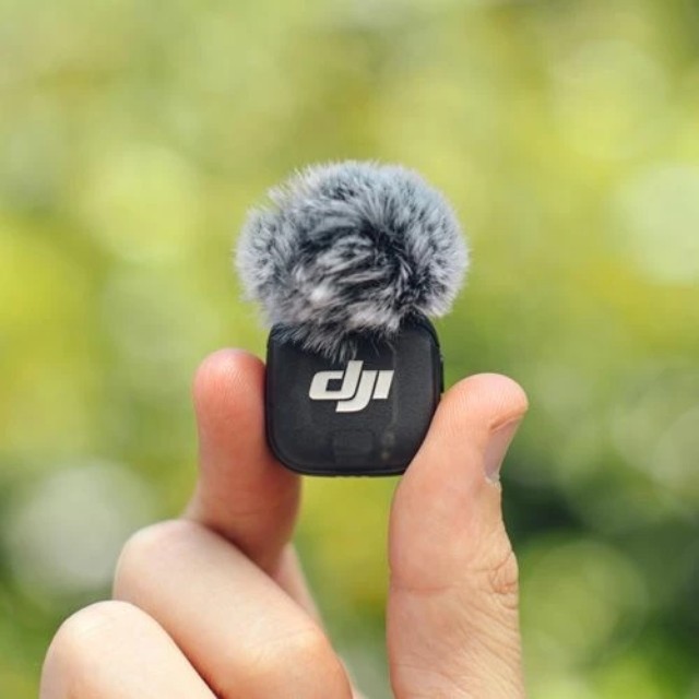 Émetteur DJI Mic 3 avec bonnette anti-vent