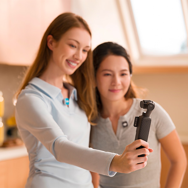 DJI Mic Mini 2S utilisé avec la DJI Osmo Pocket 4