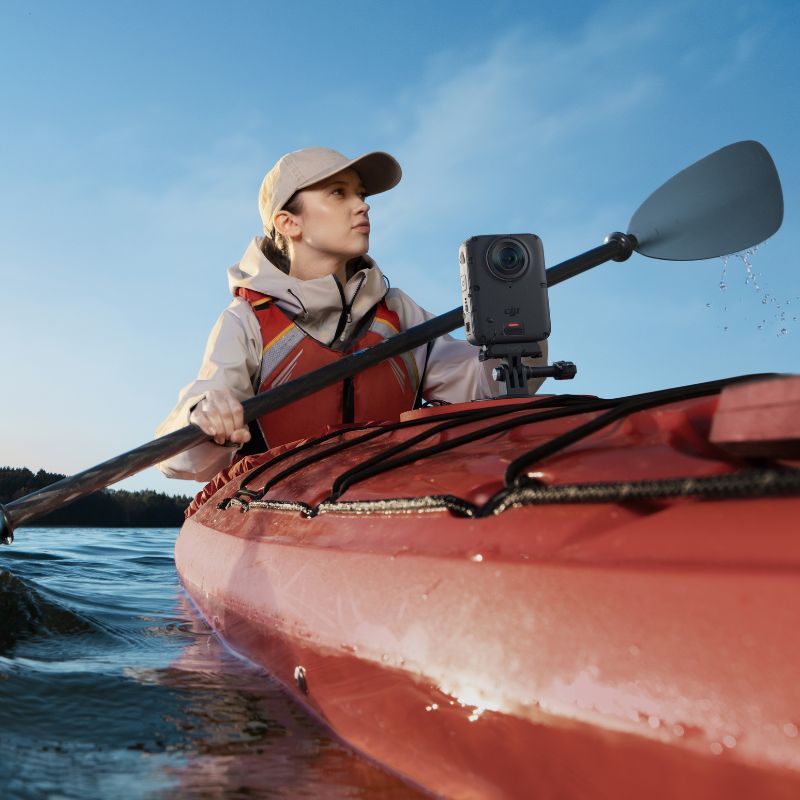 DJI Osmo 360 II fixé sur un kayak