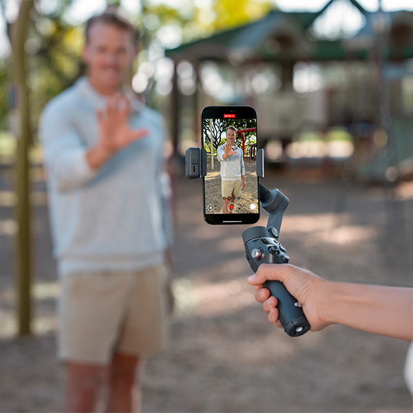 DJI Osmo Mobile 8 et sa connectivité aux smartphone