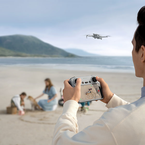 Mini 3 avec sa radiocommande DJI RC 2